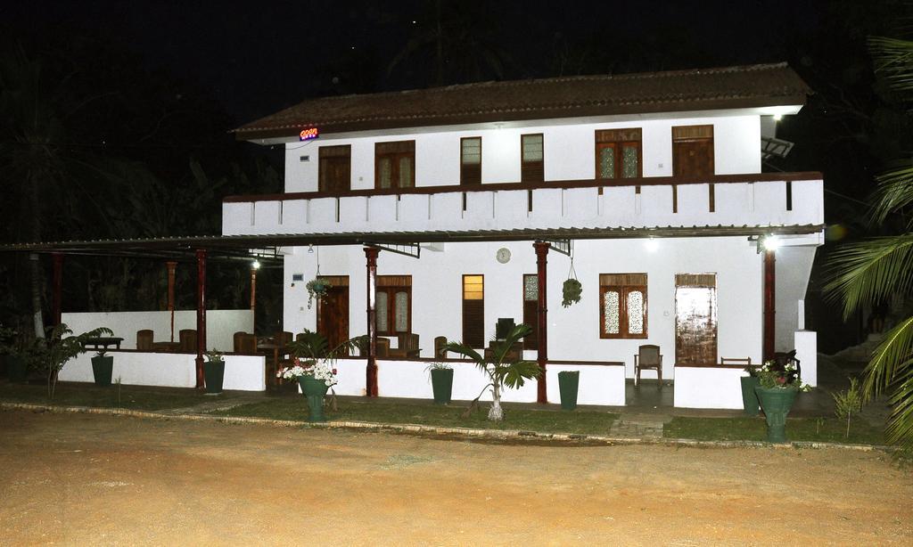 Hotel Flamingo Anuradhapura Exterior photo