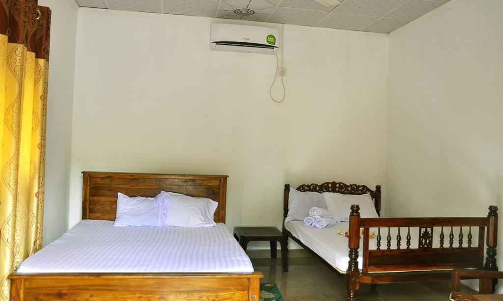 Hotel Flamingo Anuradhapura Exterior photo